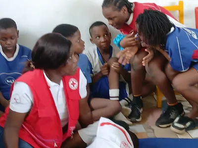 BRIF students take part in hands-on first-aid training led by Croix-Rouge Béninoise instructors.